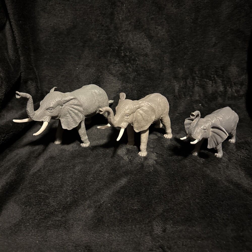Vintage 90s Set of 3 Safari African Elephants with Tusks